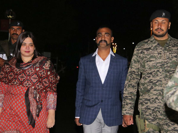 অভিনন্দনের বন্যায় ভেসে ওয়াঘার এপারে পা রাখলেন অভিনন্দন, কুর্নিশ বীর সেনাকে অভিনন্দনের বন্যায় ভেসে ওয়াঘার এপারে পা রাখলেন অভিনন্দন, কুর্নিশ বীর সেনাকে