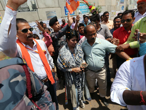 মোবাইল ট্যাপিংয়ের অভিযোগ বিজেপি প্রার্থী ভারতীর, কমিশনে দায়ের অভিযোগ মোবাইল ট্যাপিংয়ের অভিযোগ বিজেপি প্রার্থী ভারতীর, কমিশনে দায়ের অভিযোগ