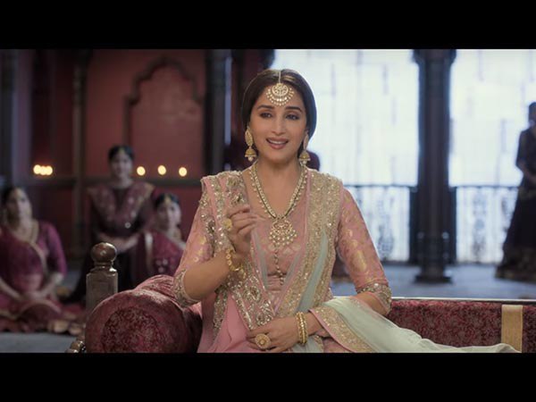 মাধুরী-আলিয়ার এই নাচের ছন্দ দেবদাসকে কি মনে পড়াচ্ছে! কলঙ্কের ভিডিও কী বলছে মাধুরী-আলিয়ার এই নাচের ছন্দ দেবদাসকে কি মনে পড়াচ্ছে! কলঙ্কের ভিডিও কী বলছে