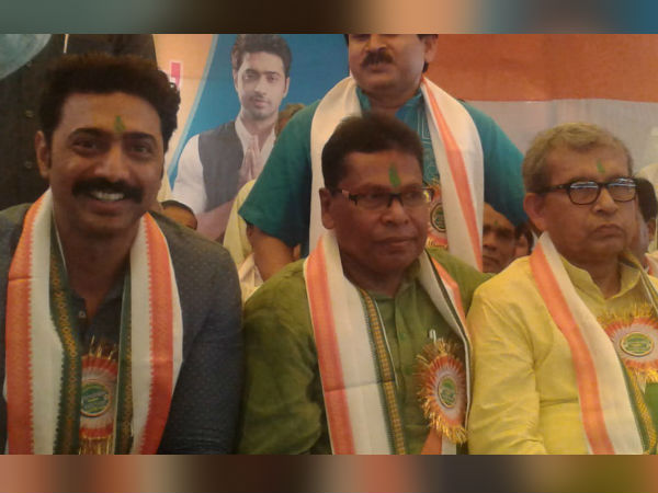 মন্ত্রীর পর এবার তৃণমূল জেলা সভাপতিকে শোকজ নোটিশ কমিশনের মন্ত্রীর পর এবার তৃণমূল জেলা সভাপতিকে শোকজ নোটিশ কমিশনের