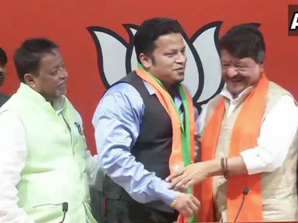 মুকুলের মাস্টারস্ট্রোক ! তৃণমূলের প্রার্থী তালিকা প্রকাশের দিনই পদ্মশিবিরে যোগ দিলেন অনুপম মুকুলের মাস্টারস্ট্রোক ! তৃণমূলের প্রার্থী তালিকা প্রকাশের দিনই পদ্মশিবিরে যোগ দিলেন অনুপম