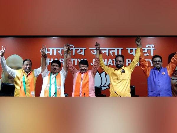অর্জুন-এর বিজেপিতে যোগ! জানালেন দলবদলের কারণ, বললেন ট্রিপল এম-এর নতুন অর্থ অর্জুন-এর বিজেপিতে যোগ! জানালেন দলবদলের কারণ, বললেন ট্রিপল এম-এর নতুন অর্থ