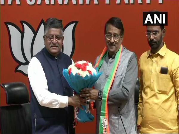 বড় ধাক্কা কংগ্রেসে! বিজেপিতে যোগ দিলেন সনিয়ার কাছের লোক বড় ধাক্কা কংগ্রেসে! বিজেপিতে যোগ দিলেন সনিয়ার কাছের লোক