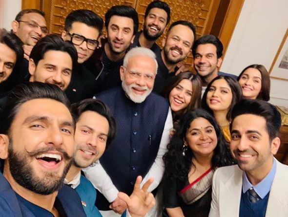 আপনা টাইম আ গ্যায়া হ্যায়, মোদীর টুইট বলিউডকে! কোন বার্তা দিলেন প্রধানমন্ত্রী আপনা টাইম আ গ্যায়া হ্যায়, মোদীর টুইট বলিউডকে! কোন বার্তা দিলেন প্রধানমন্ত্রী