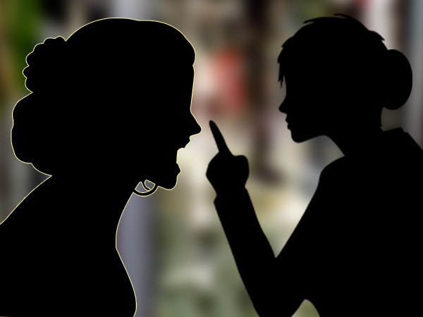 স্বামী কার? দ্বন্দ্ব চরমে, দুই সতীনের লঙ্কাকাণ্ডের জেরে শেষপর্যন্ত বাছলেন আত্মহননের পথ স্বামী কার? দ্বন্দ্ব চরমে, দুই সতীনের লঙ্কাকাণ্ডের জেরে শেষপর্যন্ত বাছলেন আত্মহননের পথ