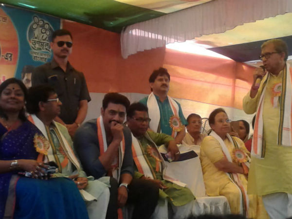 এবার লক্ষ্য সাড়ে তিন লাখ! ডাক্তারবাবুকে নিয়ে ঘাটালে পা দিলেন তৃণমূল প্রার্থী দেব এবার লক্ষ্য সাড়ে তিন লাখ! ডাক্তারবাবুকে নিয়ে ঘাটালে পা দিলেন তৃণমূল প্রার্থী দেব