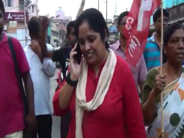 আলিমুদ্দিনে নাম ঘোষণা হতেই জোর প্রচারে বামপ্রার্থী গার্গী আলিমুদ্দিনে নাম ঘোষণা হতেই জোর প্রচারে বামপ্রার্থী গার্গী