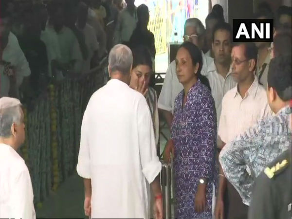 গোয়ায় শপথ নেওয়ার পথে নতুন মুখ্যমন্ত্রী! রাত ৯ টায় শপথ, সূত্রের খবর গোয়ায় শপথ নেওয়ার পথে নতুন মুখ্যমন্ত্রী! রাত ৯ টায় শপথ, সূত্রের খবর
