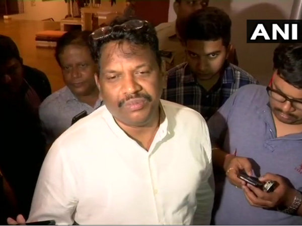 পার্রিকরের পর গোয়ায় মুখ্যমন্ত্রী হওয়ার দৌড়ে এগিয়ে কারা পার্রিকরের পর গোয়ায় মুখ্যমন্ত্রী হওয়ার দৌড়ে এগিয়ে কারা