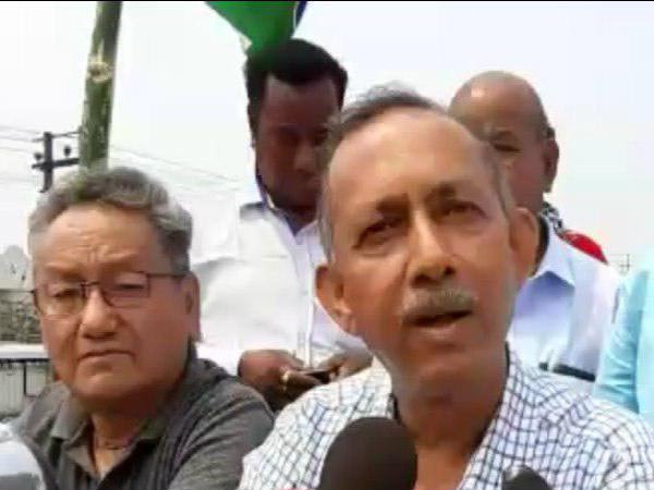 বঙ্গোপসাগরে ডুবে মরবে বিজেপি! দার্জিলিংয়ে তোপ গৌতমের বঙ্গোপসাগরে ডুবে মরবে বিজেপি! দার্জিলিংয়ে তোপ গৌতমের