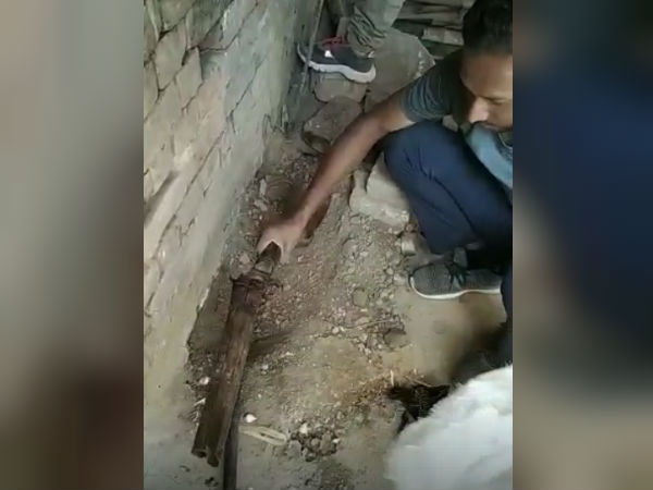 ভোটের আগে অভিযান! মুর্শিদাবাদে উদ্ধার প্রচুর অস্ত্র ভোটের আগে অভিযান! মুর্শিদাবাদে উদ্ধার প্রচুর অস্ত্র