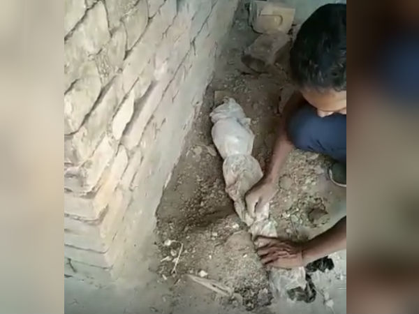 ভোটের আগে অভিযান! মুর্শিদাবাদে উদ্ধার প্রচুর অস্ত্র ভোটের আগে অভিযান! মুর্শিদাবাদে উদ্ধার প্রচুর অস্ত্র
