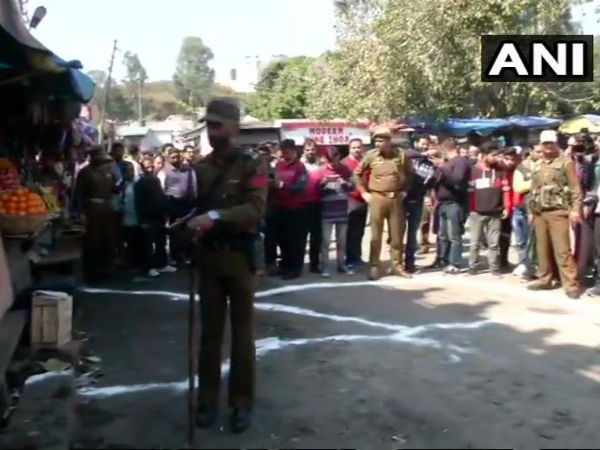 জম্মু বাস স্ট্যান্ডে বিস্ফোরণে প্রত্যক্ষদর্শীদের বয়ানে উঠে আসছে কোন তথ্য জম্মু বাস স্ট্যান্ডে বিস্ফোরণে প্রত্যক্ষদর্শীদের বয়ানে উঠে আসছে কোন তথ্য
