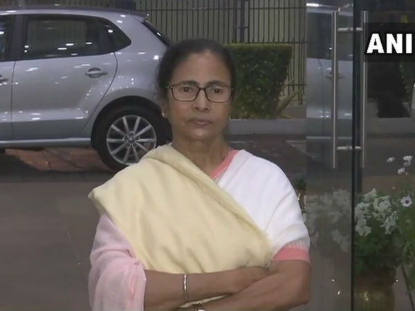 এয়ার স্ট্রাইক নিয়ে নয়া বিতর্ক খাড়া করে দিলেন মমতা, মোদীর ভূমিকাকে প্রশ্ন এয়ার স্ট্রাইক নিয়ে নয়া বিতর্ক খাড়া করে দিলেন মমতা, মোদীর ভূমিকাকে প্রশ্ন