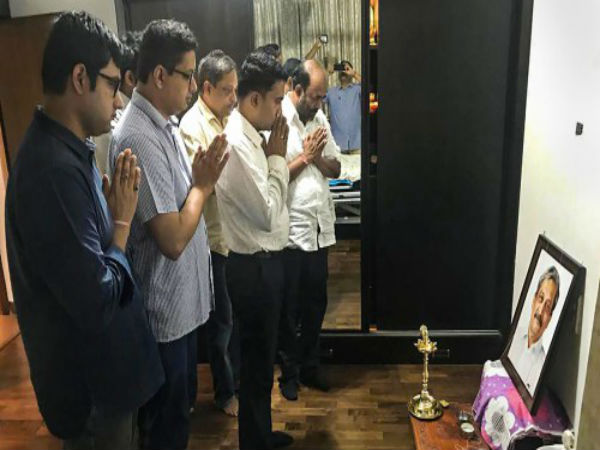 গণতন্ত্রের ভয়ানক অবস্থা! গোয়া নিয়ে বিজেপির অবস্থানকে কটাক্ষ শিবসেনার গণতন্ত্রের ভয়ানক অবস্থা! গোয়া নিয়ে বিজেপির অবস্থানকে কটাক্ষ শিবসেনার