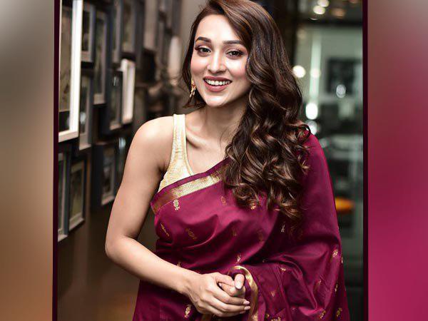 যাদবপুরে মিমি