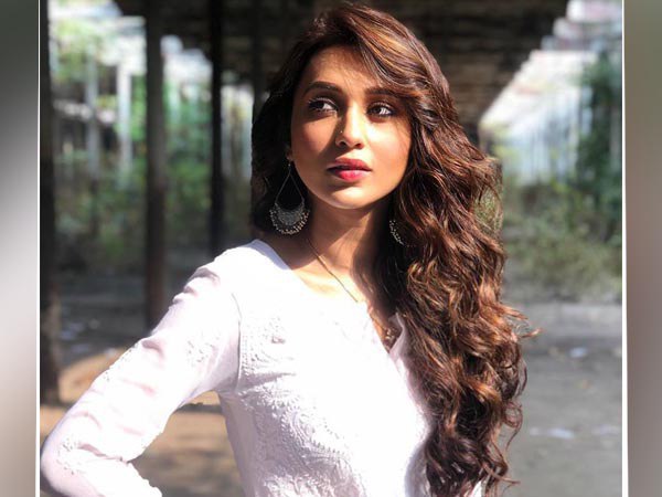 রাজনীতির নতুন পিচে প্রতিপক্ষ প্রার্থীদের বার্তা তৃণমূলের মিমির, শোনালেন আশার বাণী রাজনীতির নতুন পিচে প্রতিপক্ষ প্রার্থীদের বার্তা তৃণমূলের মিমির, শোনালেন আশার বাণী
