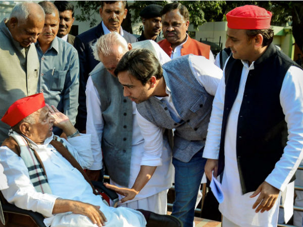 নির্বাচনের লক্ষ্যে প্রথম প্রার্থী তালিকা প্রকাশ সমাজবাদী পার্টির, মুলায়ম প্রার্থী হচ্ছেন মণিপুরী-তে নির্বাচনের লক্ষ্যে প্রথম প্রার্থী তালিকা প্রকাশ সমাজবাদী পার্টির, মুলায়ম প্রার্থী হচ্ছেন মণিপুরী-তে