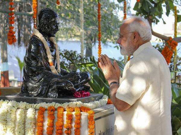 গান্ধীর পাশাপাশি প্যাটেল স্মরণ