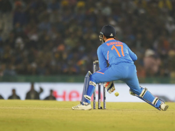 কবে থেকে দলের বাইরে ঋষভ