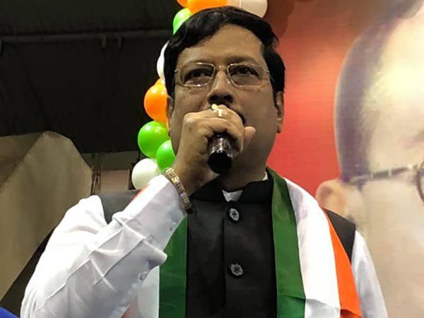 মুকুলের টোটকার কাজ শুরু! গরহাজির সব্যসাচী মুকুলের টোটকার কাজ শুরু! গরহাজির সব্যসাচী
