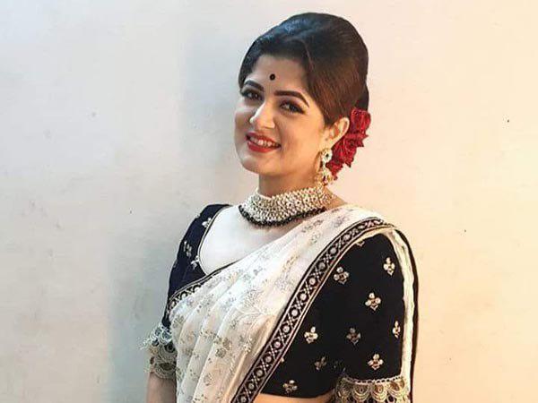 নায়িকা যুদ্ধ!