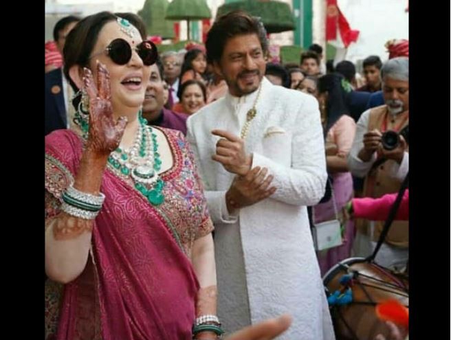 মুকেশপুত্রের বিয়েতে শাহরুখকে আমন্ত্রণ করে অপমান আম্বানিদের! ভিডিওতে উঠে এলো কোন ঘটনা মুকেশপুত্রের বিয়েতে শাহরুখকে আমন্ত্রণ করে অপমান আম্বানিদের! ভিডিওতে উঠে এলো কোন ঘটনা