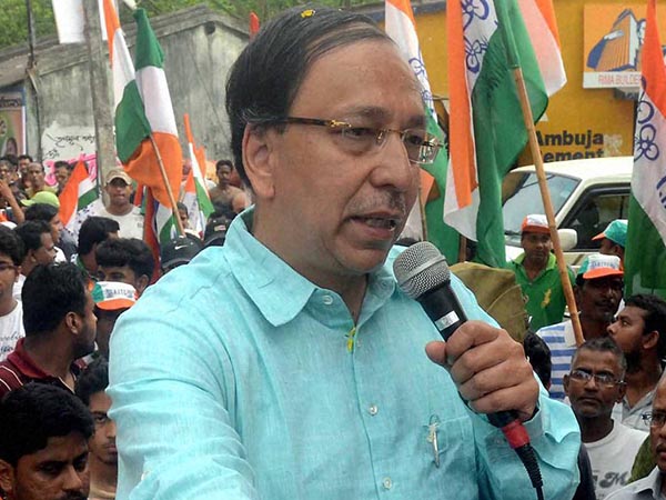 পাশে আছেন বার্তা দিয়ে তৃণমূলের প্রার্থী হওয়া থেকে সরে দাঁড়ালেন সুগত বসু পাশে আছেন বার্তা দিয়ে তৃণমূলের প্রার্থী হওয়া থেকে সরে দাঁড়ালেন সুগত বসু