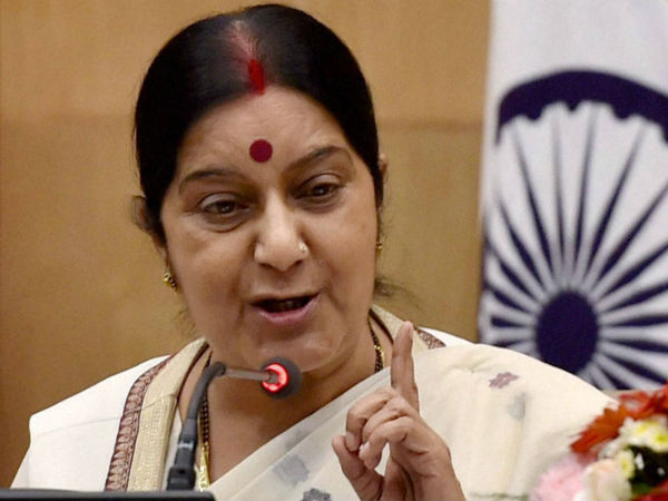 পাকিস্তানি মন্ত্রীকে ঝেড়ে কাপড় পরালেন সুষমা স্বরাজ পাকিস্তানি মন্ত্রীকে ঝেড়ে কাপড় পরালেন সুষমা স্বরাজ