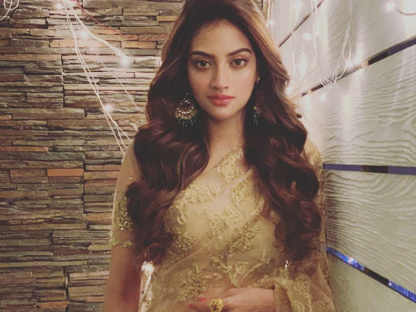 ইন্ডাস্ট্রির মধ্যেও তো অনেক রকমের রাজনীতির খবর উঠে আসে, সেক্ষেত্রে মানুষের মধ্যে থেকে রাজনীতি আর ইন্ডাস্ট্রির মধ্যের রাজনীতির ভিতর ফারাক কতটা?