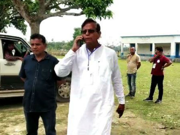 ইসলামপুর মহম্মদ সেলিমের গাড়ি লক্ষ্য করে ব্যাপক ইটবৃষ্টি, রিপোর্ট তলব কমিশনের ইসলামপুর মহম্মদ সেলিমের গাড়ি লক্ষ্য করে ব্যাপক ইটবৃষ্টি, রিপোর্ট তলব কমিশনের