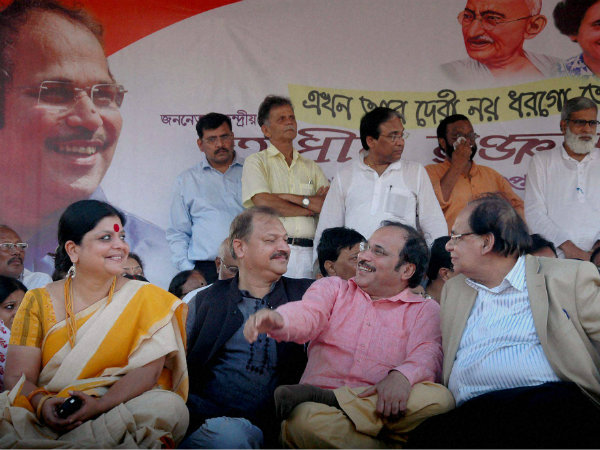 কংগ্রেস গড় বাঁচাতে মরিয়া