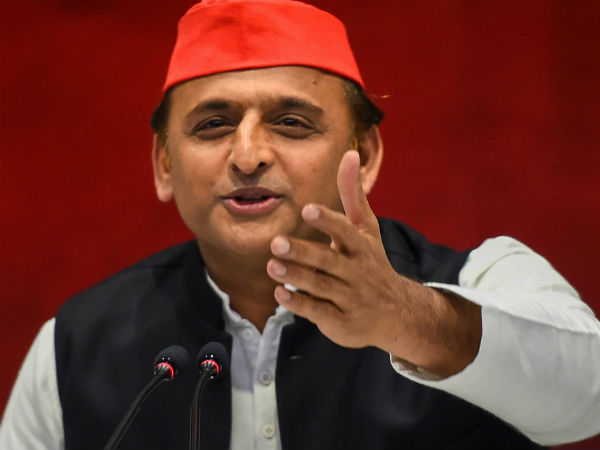 মোদী চাওয়ালা হলে আমরা দুধওয়ালা, উত্তরপ্রদেশের মঞ্চ থেকে গর্জে উঠে কী বললেন অখিলেশ মোদী চাওয়ালা হলে আমরা দুধওয়ালা, উত্তরপ্রদেশের মঞ্চ থেকে গর্জে উঠে কী বললেন অখিলেশ