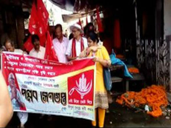 বসিরহাটে রবিবাসরীয় প্রচারে সিপিআই প্রার্থী পল্লব সেনগুপ্ত বসিরহাটে রবিবাসরীয় প্রচারে সিপিআই প্রার্থী পল্লব সেনগুপ্ত
