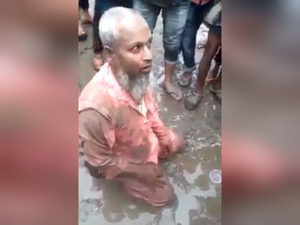 ভোটের মুখে ফের গোমাংস বিক্রি ইস্যুতে ধুন্ধুমার অসমে, মুসলিম ব্যক্তির সঙ্গে ঘটে গেল চরমকাণ্ড ভোটের মুখে ফের গোমাংস বিক্রি ইস্যুতে ধুন্ধুমার অসমে, মুসলিম ব্যক্তির সঙ্গে ঘটে গেল চরমকাণ্ড