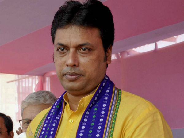 বিপ্লবের জীবনে বিষাদ! গার্হ্যস্থ হিংসার অভিযোগ সমূলে উড়িয়ে স্বামীর পাশে নীতি বিপ্লবের জীবনে বিষাদ! গার্হ্যস্থ হিংসার অভিযোগ সমূলে উড়িয়ে স্বামীর পাশে নীতি