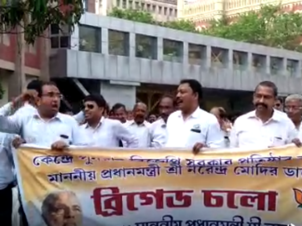 মোদির সভায় দক্ষিণবঙ্গের প্রায় দেড় হাজার আইনজীবীর মোদির সভায় দক্ষিণবঙ্গের প্রায় দেড় হাজার আইনজীবীর