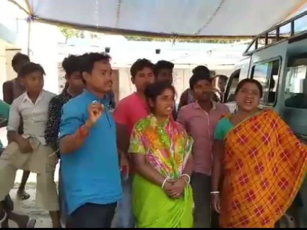 বুথে তালা লাগিয়ে দিলেন গ্রামবাসীরাই বুথে তালা লাগিয়ে দিলেন গ্রামবাসীরাই