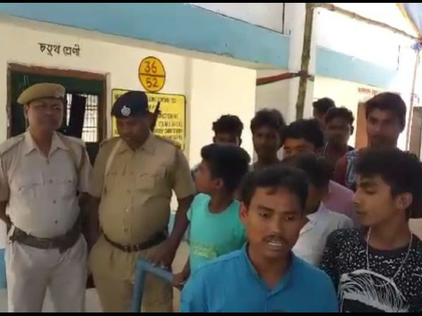 বুথে তালা লাগিয়ে দিলেন গ্রামবাসীরাই বুথে তালা লাগিয়ে দিলেন গ্রামবাসীরাই