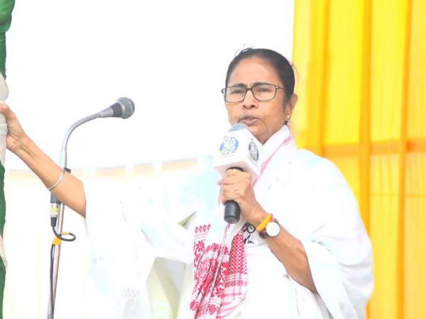 ‘চৌকিদার’ ঝুটা হ্যায়, দার্জিলিং থেকে মোদী সরকারকে বদলে দেওয়ার ডাক মমতার ‘চৌকিদার’ ঝুটা হ্যায়, দার্জিলিং থেকে মোদী সরকারকে বদলে দেওয়ার ডাক মমতার