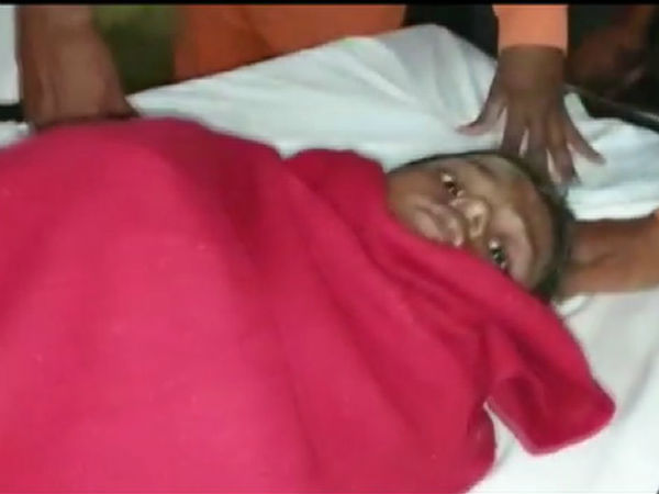 ১০০ ফুট গভীর কুয়ো থেকে উদ্ধার ৫ বছরের শিশু, উদ্ধারকারীদের ‘মিশন সাকসেস’ ১০০ ফুট গভীর কুয়ো থেকে উদ্ধার ৫ বছরের শিশু, উদ্ধারকারীদের ‘মিশন সাকসেস’
