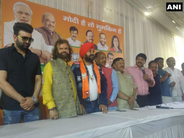 সানি দেওলের পর এবার দলের মেহেন্দি যোগ দিলেন বিজেপিতে সানি দেওলের পর এবার দলের মেহেন্দি যোগ দিলেন বিজেপিতে