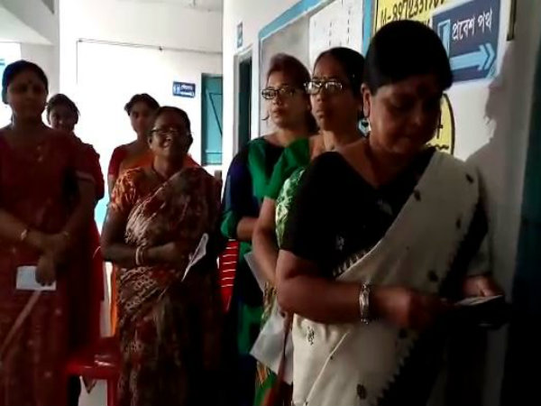 রায়গঞ্জে ভোটের লাইনে দীপা