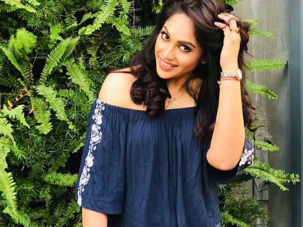 তো আপনার পছন্দের খাবার কোনটা ?আপনি খানিক আগেই মেনশন করেছেন যে, আপনার বাড়িতে বাঙাল-ঘটি দুটো দিকেরই রান্না হয়। তো আপনি কোনদিকে ঝুঁকে থাকেন?