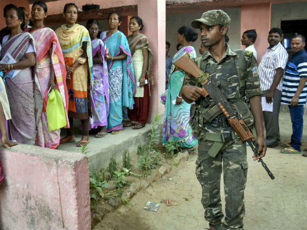 আমজনতার মনে আতঙ্ক তৈরি করেছে কেন্দ্রীয় বাহিনী, নির্বাচন কমিশনে অভিযোগ তৃণমূলের আমজনতার মনে আতঙ্ক তৈরি করেছে কেন্দ্রীয় বাহিনী, নির্বাচন কমিশনে অভিযোগ তৃণমূলের