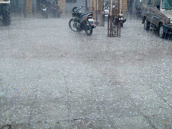 কালবৈশাখীর পূর্বাভাস ছিলই, সঙ্গে দোসর হল শিলাবৃষ্টি কালবৈশাখীর পূর্বাভাস ছিলই, সঙ্গে দোসর হল শিলাবৃষ্টি
