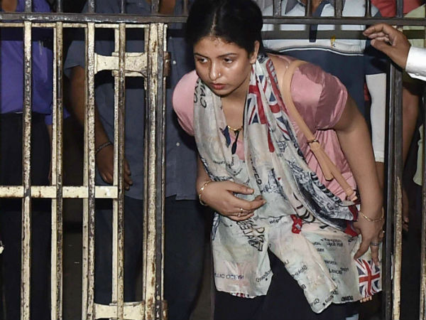 শ্বশুর বাড়িতে মাঝরাতে গোলমাল করে গ্রেফতার শামির স্ত্রী হাসিন জাহান শ্বশুর বাড়িতে মাঝরাতে গোলমাল করে গ্রেফতার শামির স্ত্রী হাসিন জাহান