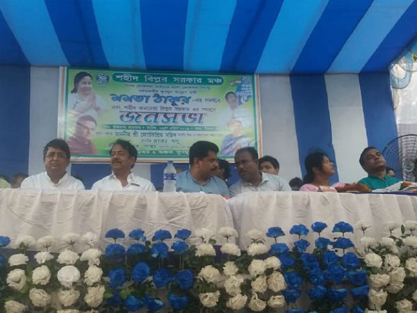 মমতাকে ভয় পেয়েছেন মোদী