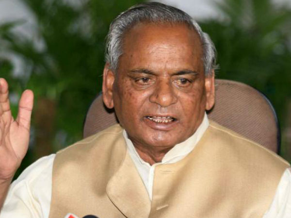 রাজ্যপাল পদে থেকে নিজেকে বিজেপি কর্মী বলে দাবি! কমিশনের নজরে কল্যাণ রাজ্যপাল পদে থেকে নিজেকে বিজেপি কর্মী বলে দাবি! কমিশনের নজরে কল্যাণ