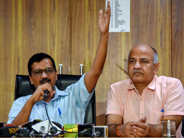 দিল্লির স্কুল নিয়ে কাদা মাখামাখি বিজেপি-আপ-এর